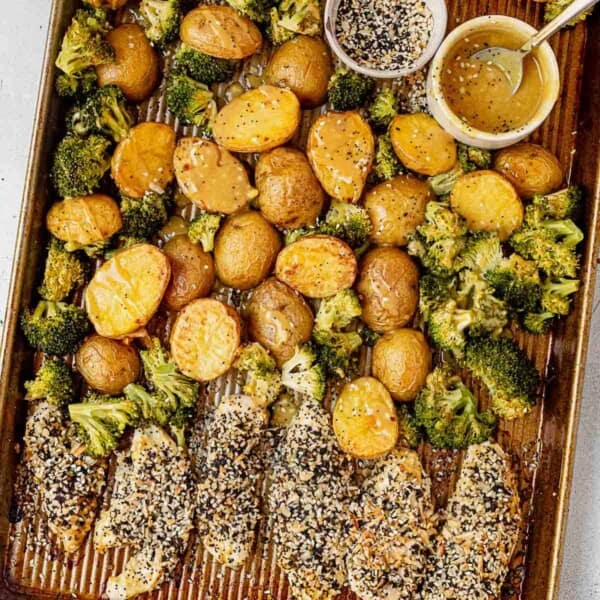 everything bagel chicken on a sheet pan